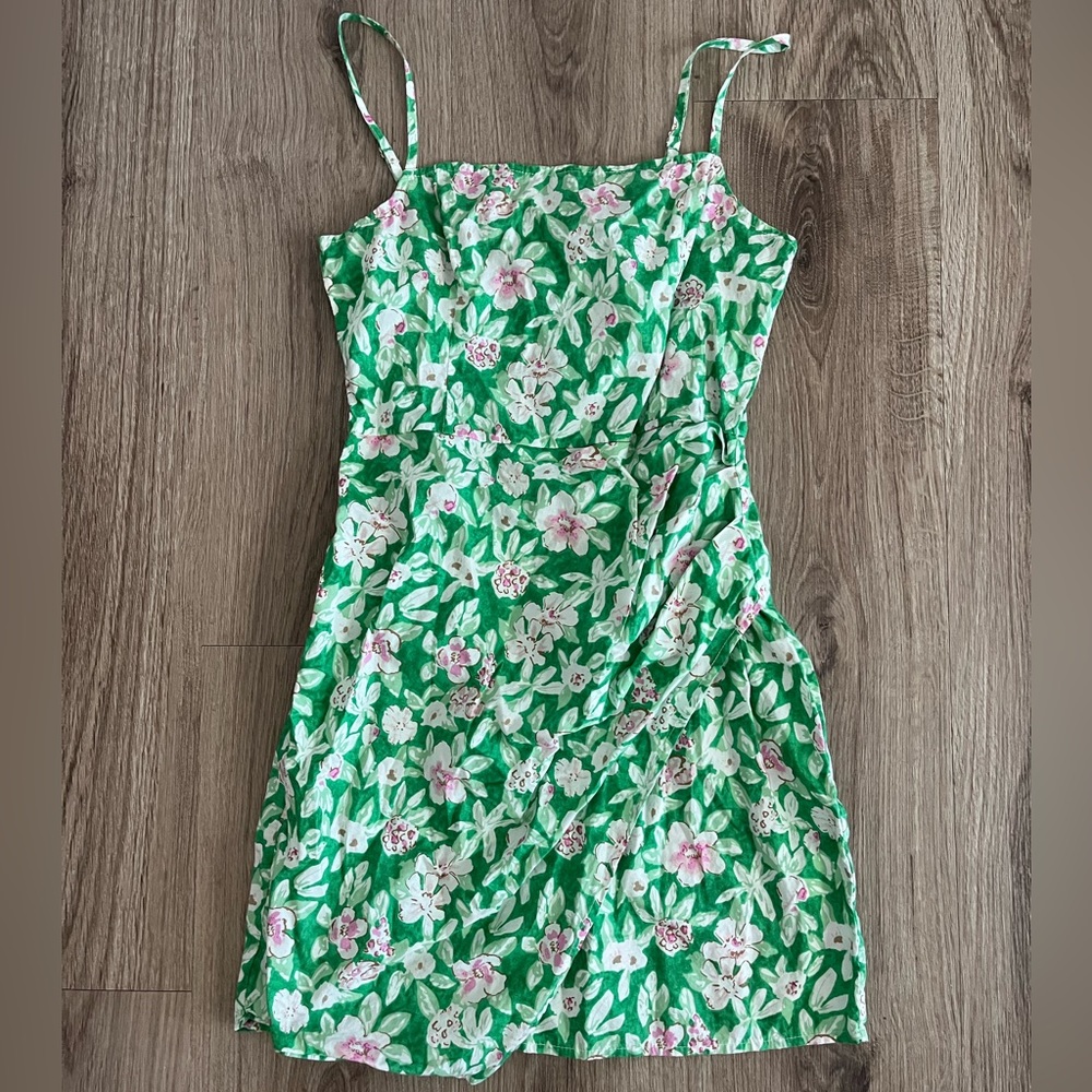 Showpo floral dress, size small!